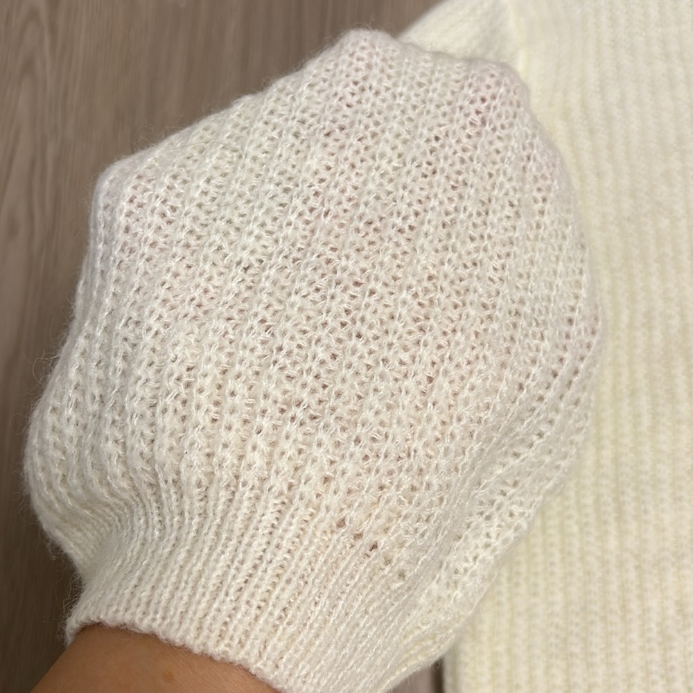 Sweater size medium - Picture 5 of 5